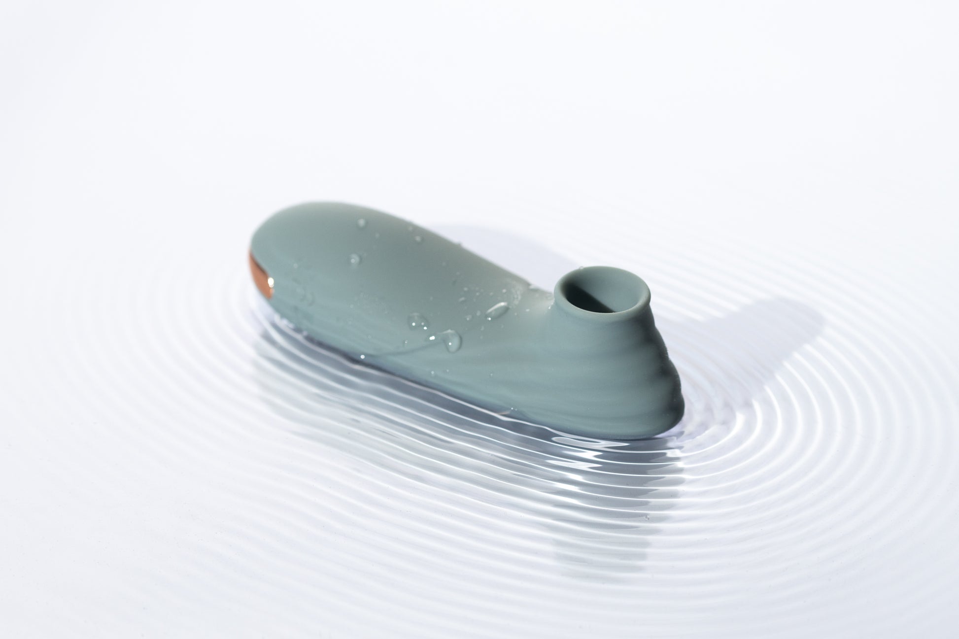 Sensual Suction: Waterproof Vibrator with Multiple Functions - Explore, Enjoy, Repeat