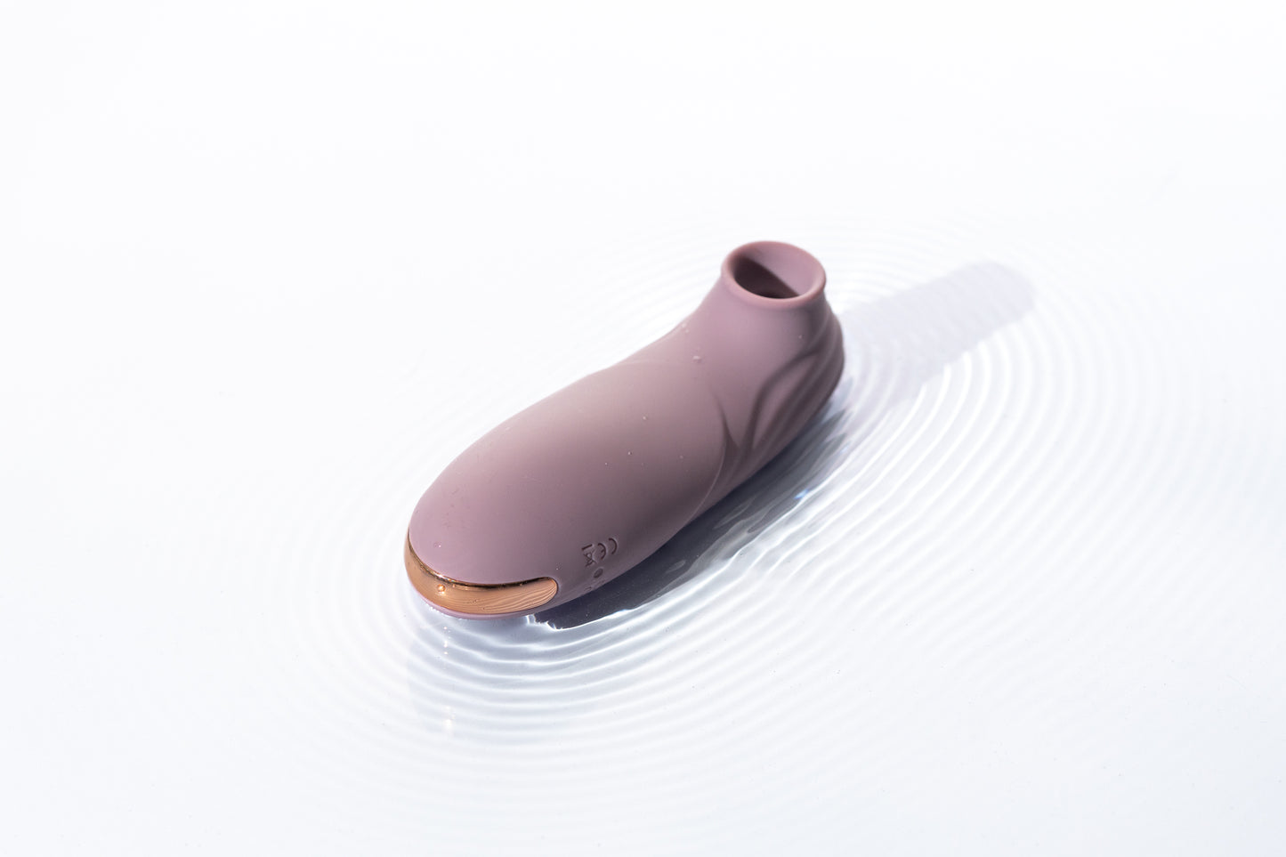 Submersible Marvel: Waterproof & Suction Vibrator - Elevate Your Bathtime Bliss"